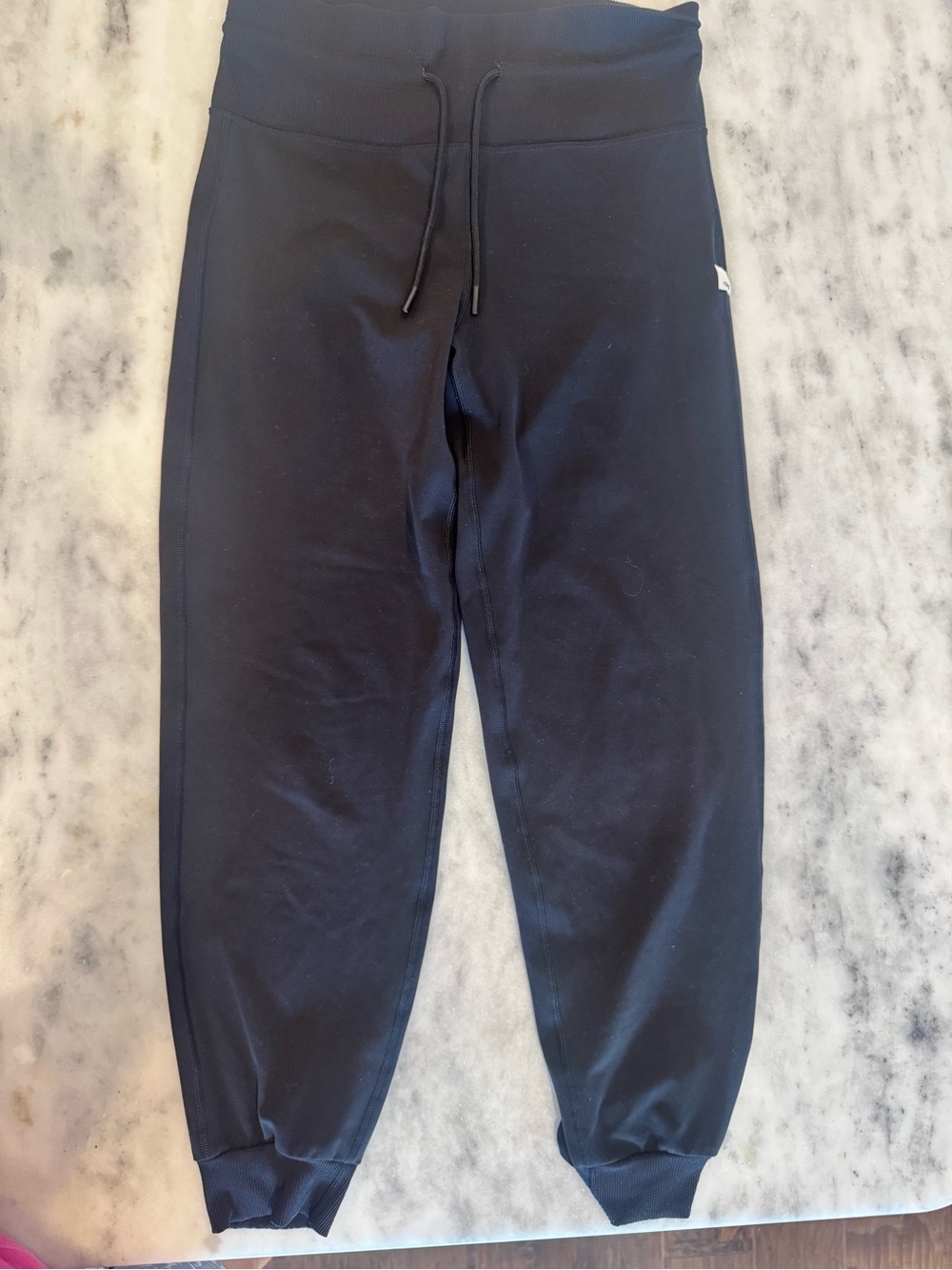 Vuori Women’s Black Daily Jogger, style VW418.